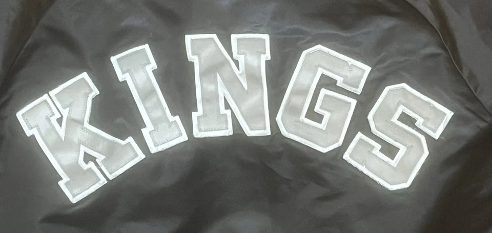 Chaqueta a Presión De Colección Los Angeles Kings Línea Tiza Satén Bombardero Abotonada Para Hombres L Foto 4 de 4