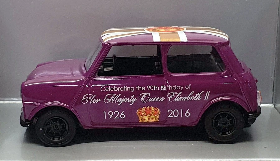 Corgi 1/36 Scale CC82107 - Classic Mini - Queen's 90th Birthday - Image 3 of 4