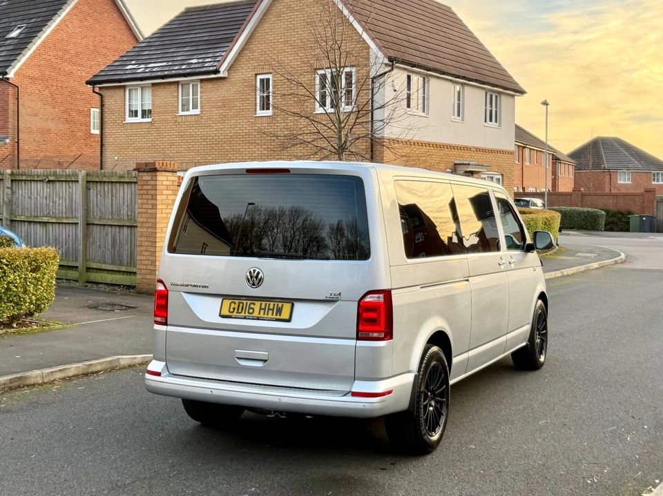 2016 Volkswagen Transporter Shuttle 2.0 TDI DSG Auto 9 Seats - Image 2 of 4