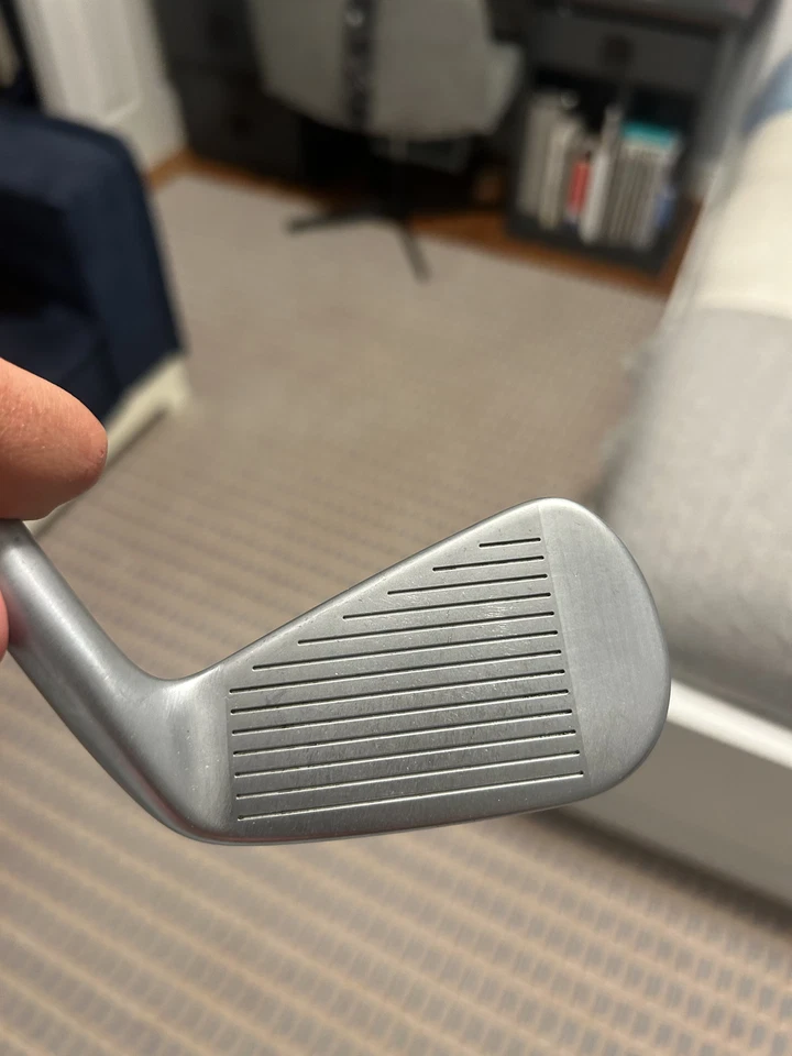 Mint Lefty Taylormade P-UDI 3 iron with Recoil DART F4 90 shaft - Image 2 of 4