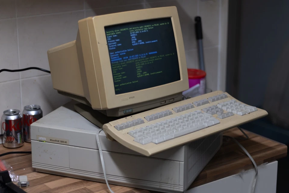 Vintage DEC MicroVAX 3100-90 + 3100 + VT420 Terminal + LK401 Keyboard Bundle - Image 3 of 4