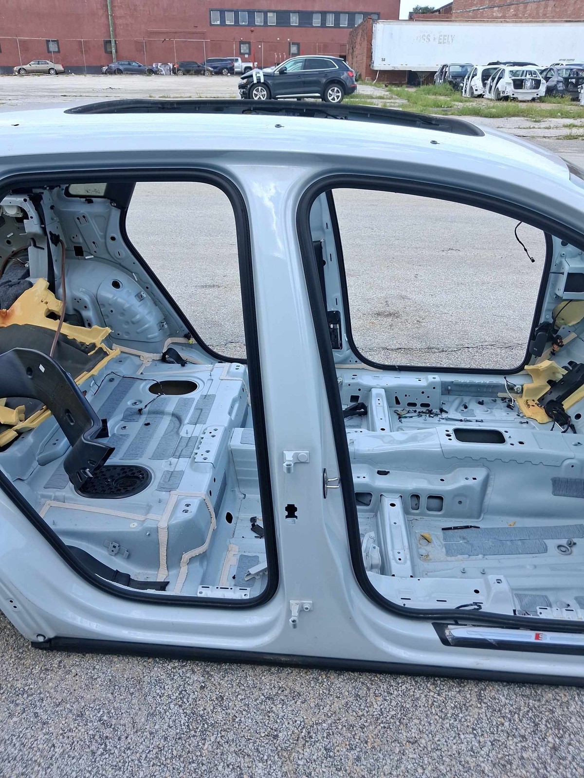 19-2025 Audi Q3 Quattro Right Center B-pillar Body Glacier White Oem 83a810074a