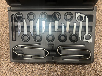 Matco Tools MST4715 - 18 Piece Deluxe European Radio Removal Tool Set