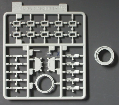 Dragon 1/35 Scale Pz.Boeb. Wg.III - Parts Tree Q from Kit No. 6792