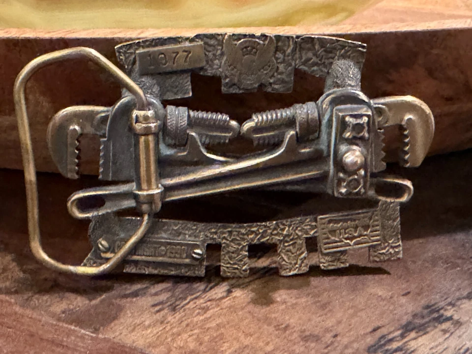 Herramientas de adorno rojo tono dorado hebilla cinturón pipefitter 1990 vintage Foto 2 de 4