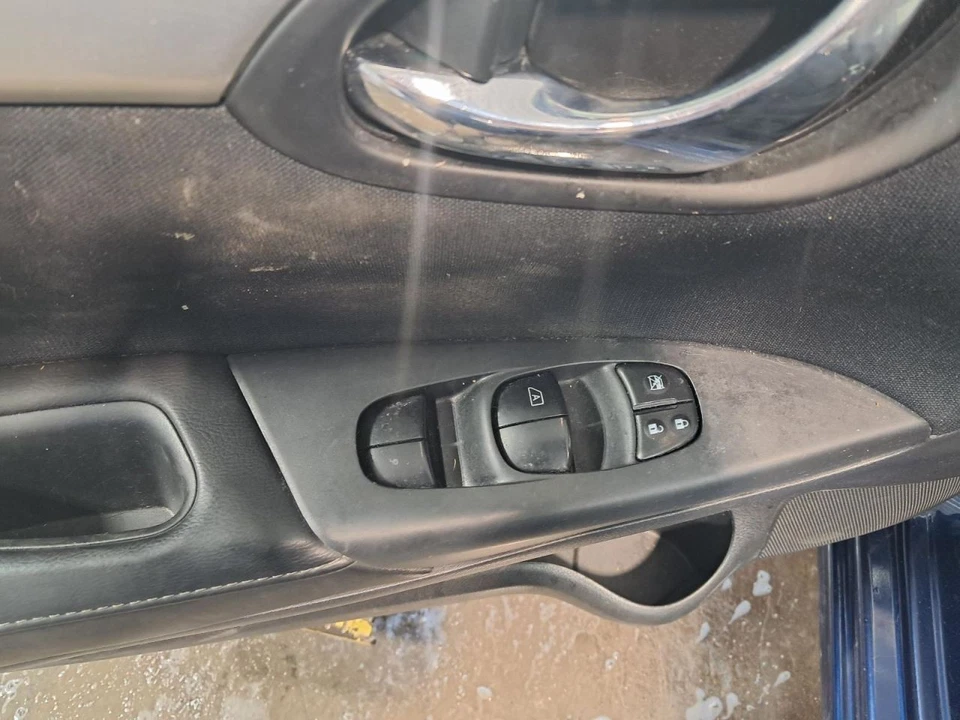 2016 Nissan Sentra Left Front Door Panel Trim Black Used OEM 429327 - Imagem 2 de 4