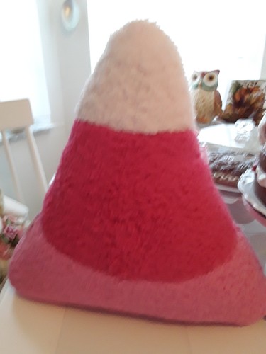 PINK HALLOWEEN ROSES BRAND NEW BIG DECORATED CANDYCORN SHAPE PILLOW - Picture 4 of 5