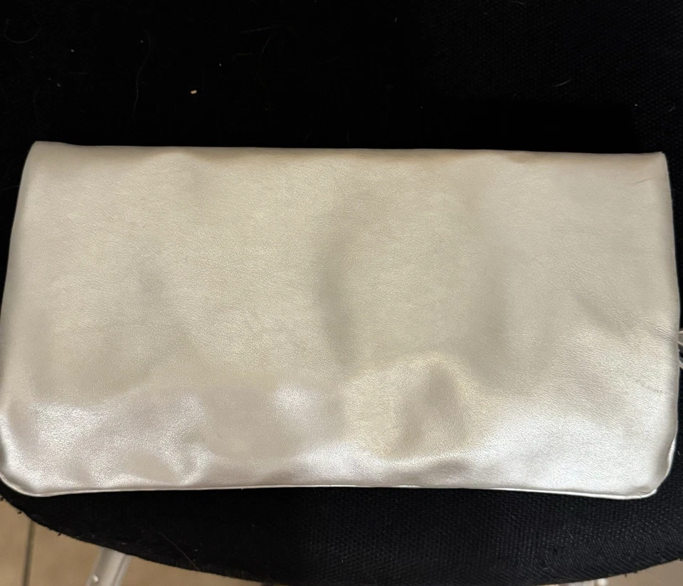 Bolso sin asas Thierry Mugler plegable magnético metálico plateado con borla cremallera Foto 4 de 4