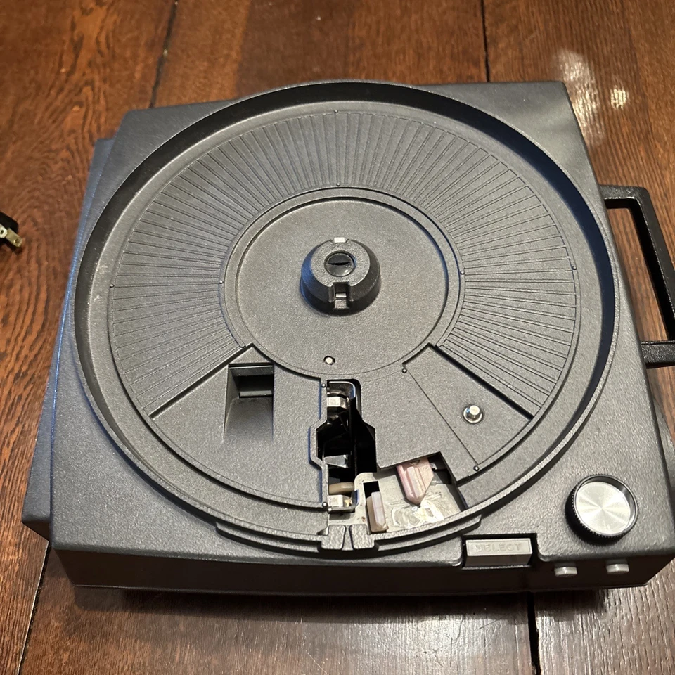 Proyector de diapositivas Kodak Carousel 650H - REVISADO PROFESIONAL. Excelente Foto 2 de 4