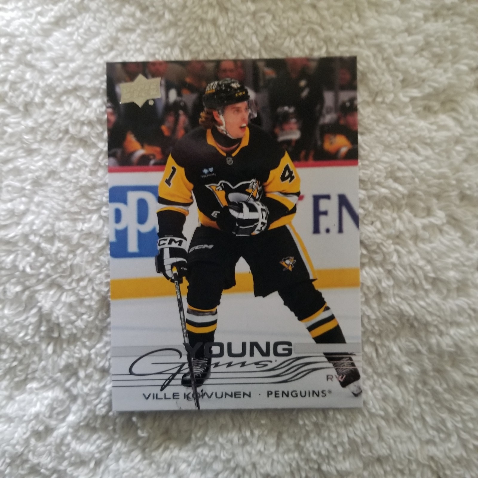 2025-26 Upper Deck Series 1 - Young Guns Ville Koivunen #233 (RC)