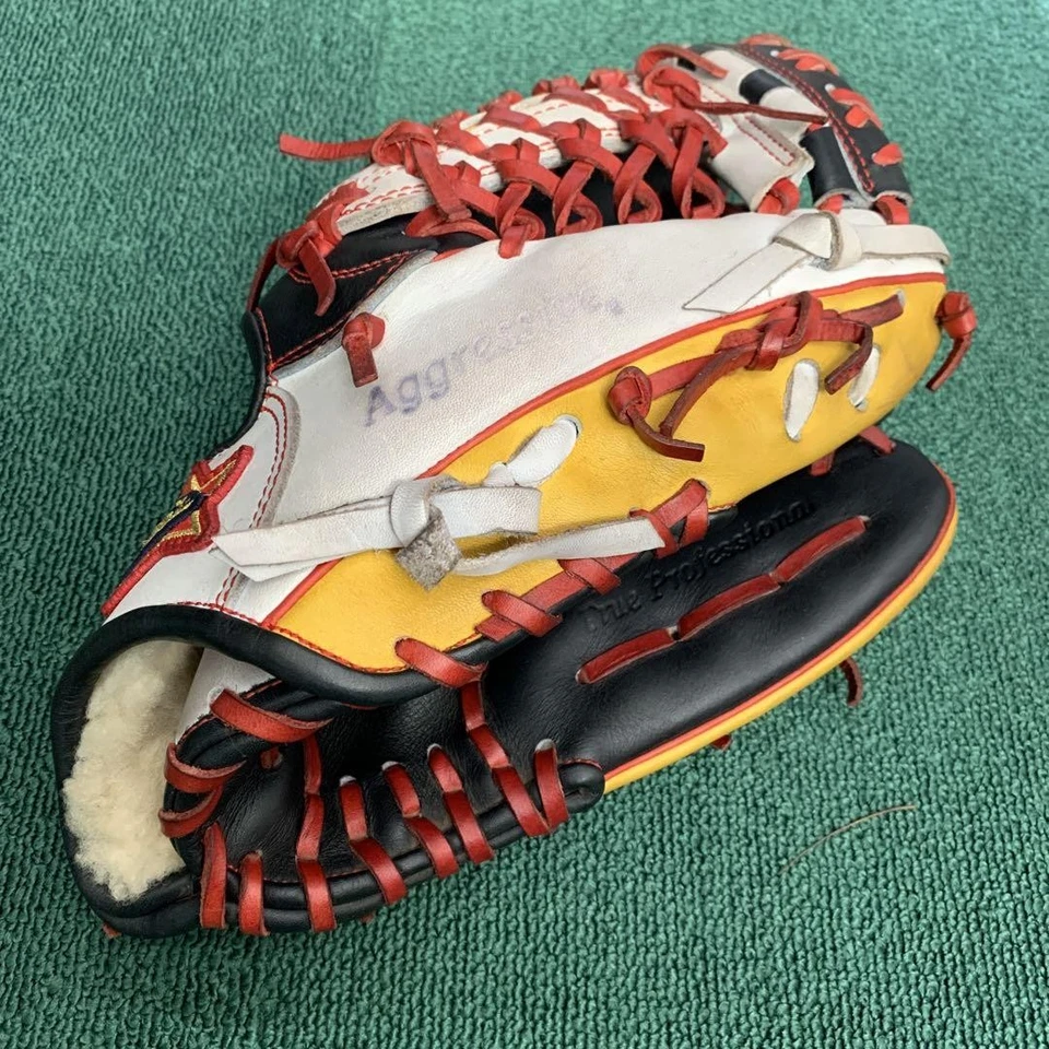Guantes personalizados Kubota Slugger Hardball Infielder cuero béisbol de Japón Foto 2 de 4