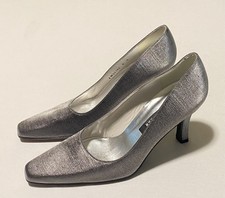 NWOB Stuart Weitzman Satin Silver GlitterClassic Pumps Women Heel Shoes 8B Spain