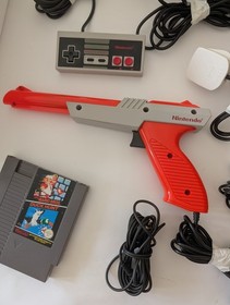 Nintendo NES Action Set Boxed Console Mario Duck Hunt Light Gun  Tested Clean