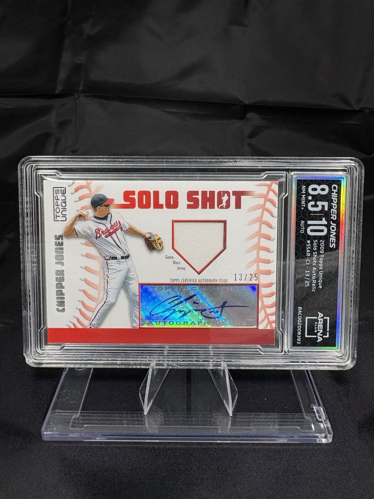 2009 Topps Chipper Jones Solo Shot Auto Game-Worn Jersey /25 SSAR-CJ 8.5 Braves