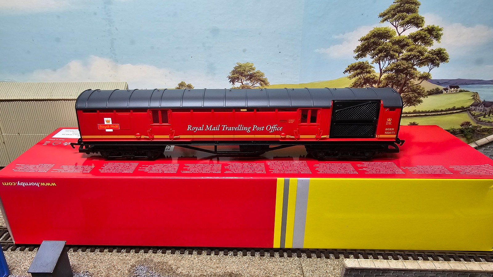 R40568 Hornby Railroad (OPERATING) Royal Mail TPO Coach No.80331