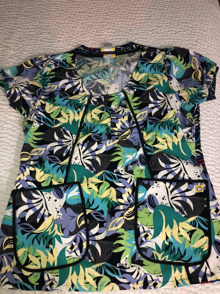 wonderwink scrub top - Image 3 of 3