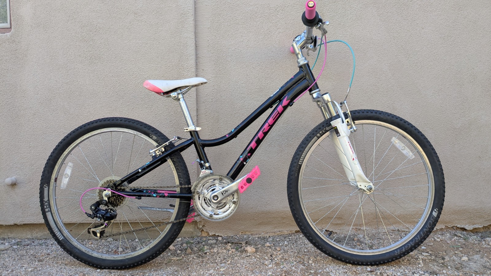 Trek MT220 24" Kids Hardtail Mountain Bike Pink Teal Shimano 45mm Travel Fork