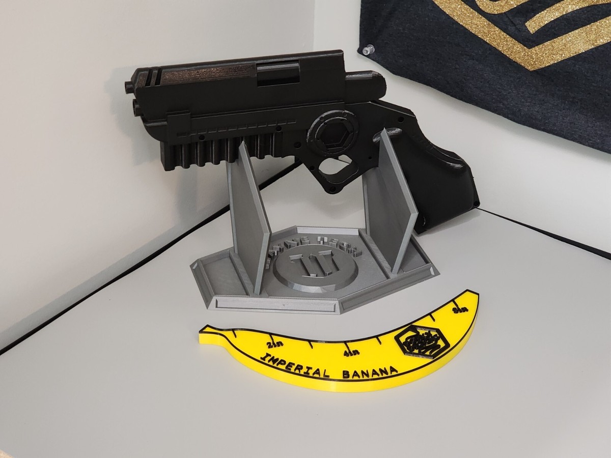 Grappling Gun with Wayne Tech Display Stand ~ Batman | eBay