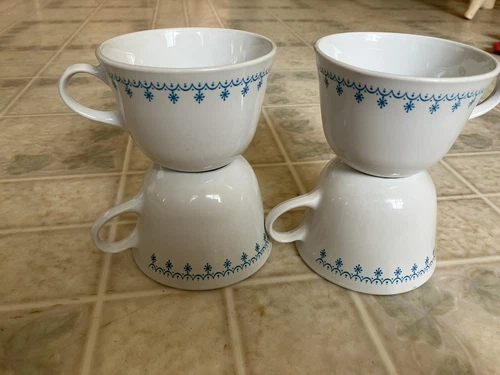 Vintage CORELLE CORNING Livingware Snowflake Garland Blue Tea Coffee CUPS Set 4