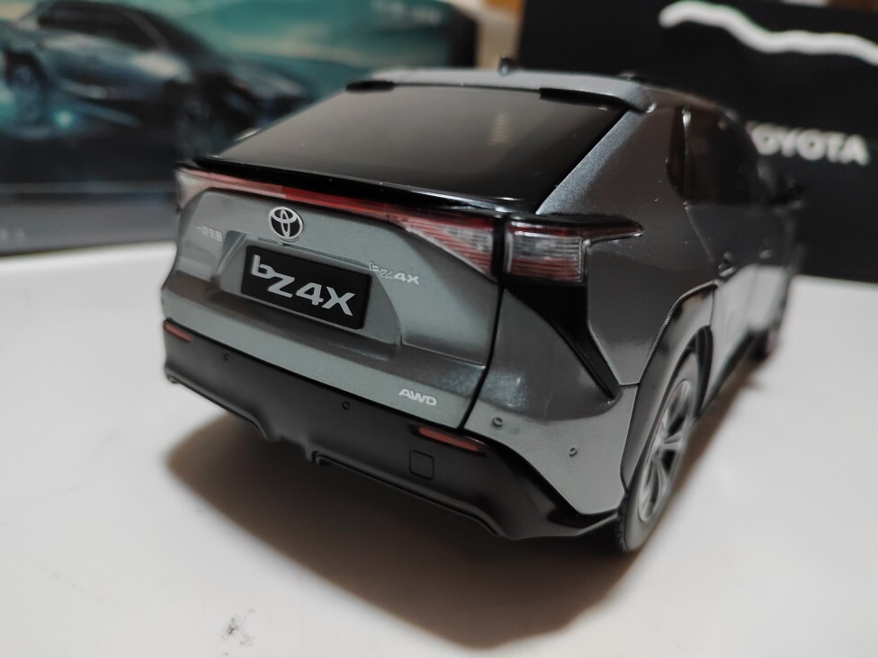 1/18 Toyota bZ4X 2022 Metal Diecast Model Car Gifts Display