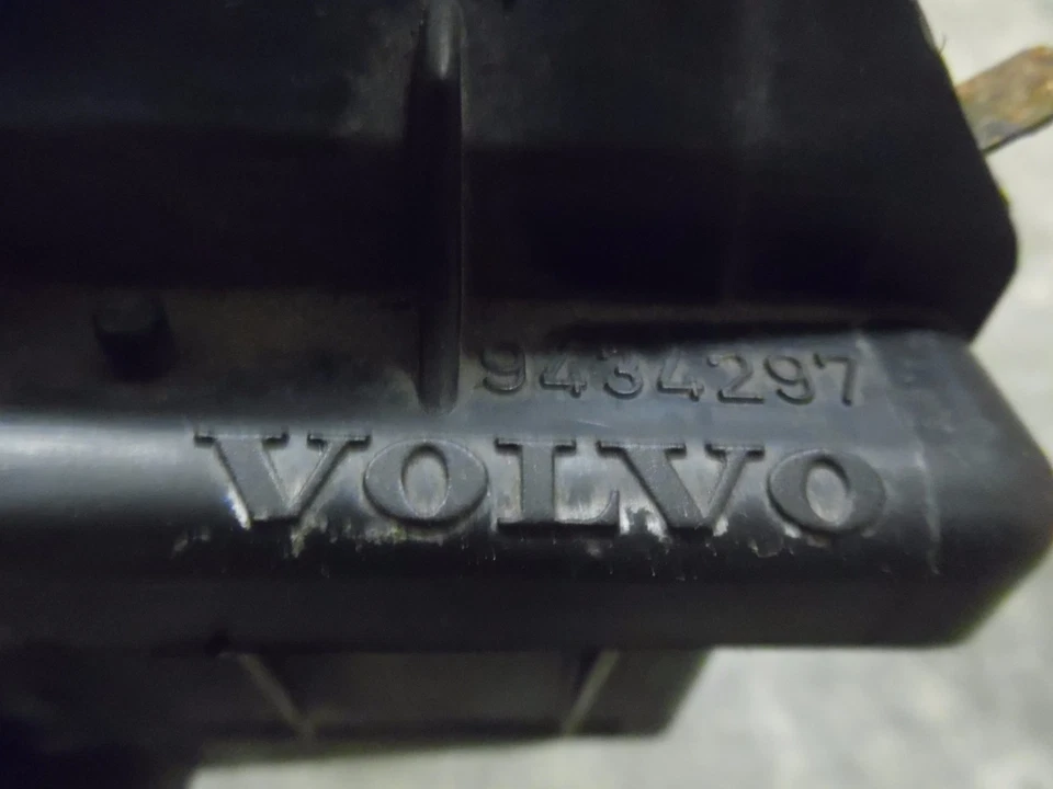 98-00 Volvo S70 V70 CAJA COMPLETA FILTRO DE AIRE con sensor de flujo de aire másico 9434297 OEM Foto 2 de 4