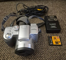 Panasonic Lumix DMC-FZ5 5.0MP Digital Bridge Camera + Battery SD Card & Charger