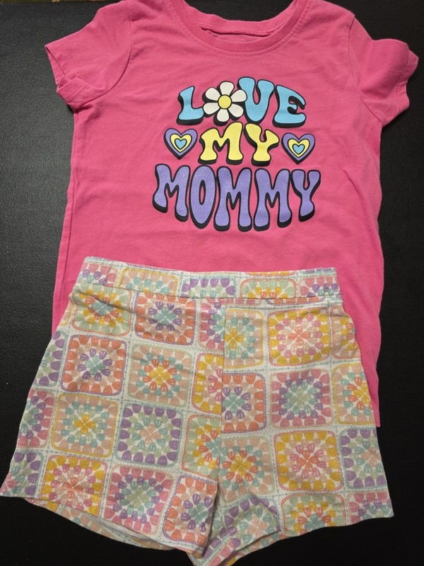 Girls Sz 5 LOVE MY MOMMY Tshirt And Shorts