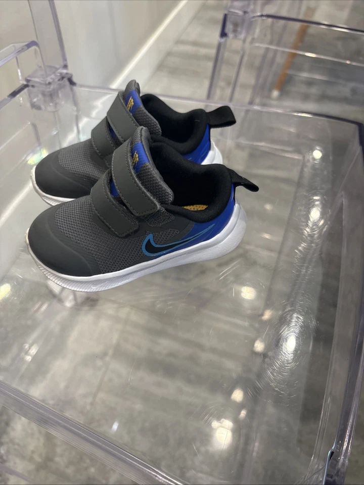 Nike Bebés Niños Niñas Zapatos para Correr Tenis, Talla 5c, EUR 21, Blanco/Azul Foto 3 de 4