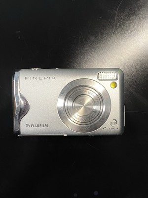 Fujifilm FinePix F Series F20 6.3MP Digital Camera - Silver