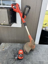 Black and Decker NST2118 Cordless 18V String Trimmer Edger W/battery & Charger