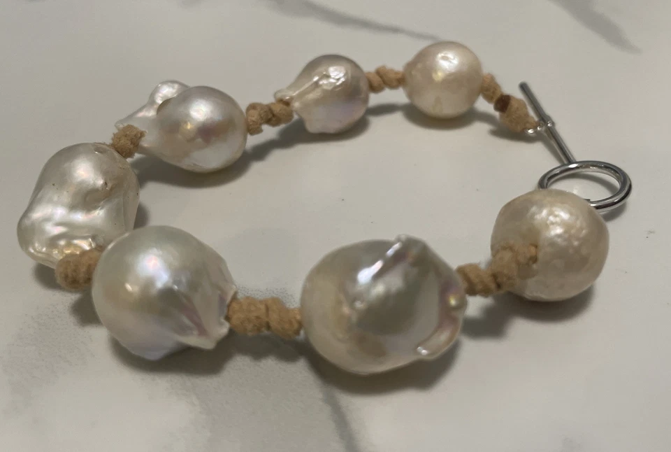 Девочка с жемчугом узловатый браслет (белый на желтовато-коричневый) - Изображение 3 из 4