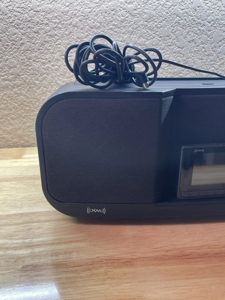 Cabezal y base boombox portátil Audiovox XMBB1 Sirius XM. Sin cable de alimentación Foto 2 de 4