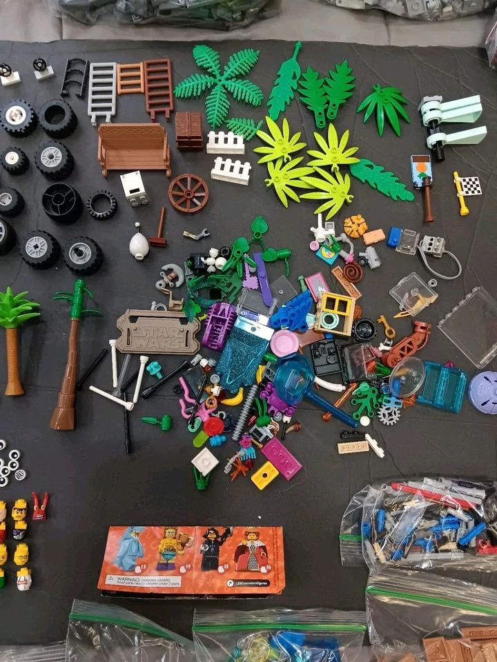 Enorme lote de estatuetas e acessórios LEGO + 8 LIBRAS de blocos de construção - Imagem 3 de 4