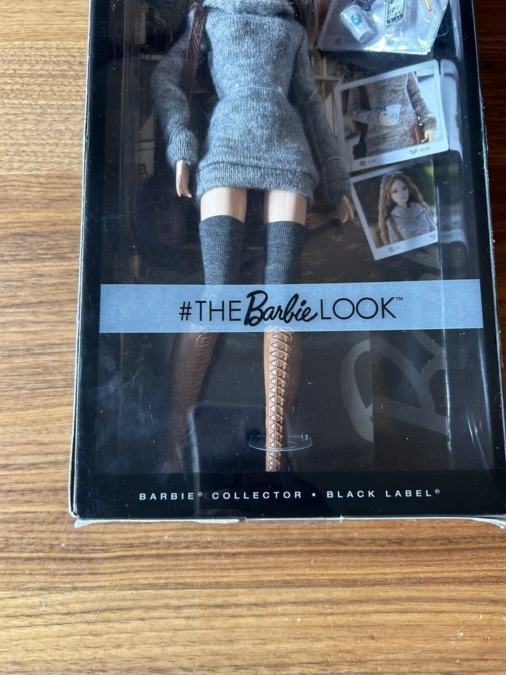 Vestido Suéter Karl Lagerfeld The Barbie Look Muñeca City Chic 2017 Nuevo En Caja NRFB Foto 3 de 4