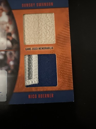 2025 Topps Series 1 MLB Materials Dual Auto Orange Swanson & Hoerner 13/25 - Bild 6 von 6