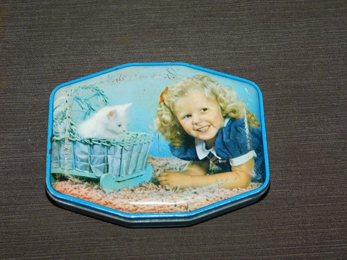 VINTAGE 5 1/4" WIDE HORNER CAT KITTEN GIRL CANDY TOFFEE TIN *EMPTY* - Picture 1 of 9