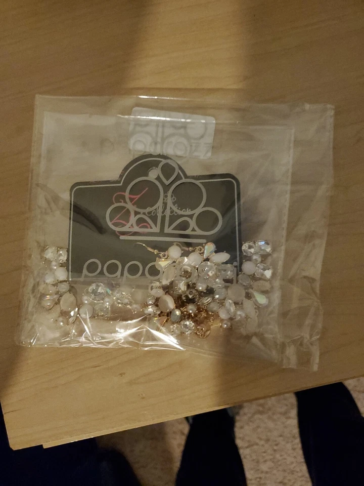 Colar Paparazzi Enchanting - Ouro - Assinatura ZI - Imagem 2 de 4