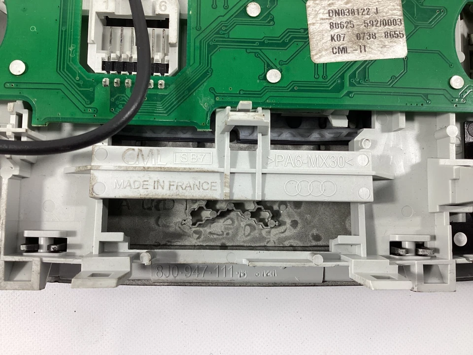 2007-2009 AUDI A4 QUATTRO DOME / MAP / Reading Light 8J0947111A OEM . - Imagem 3 de 4