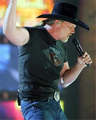 Trace Adkins Live On Stage 8x10 Picture Celebrity Print