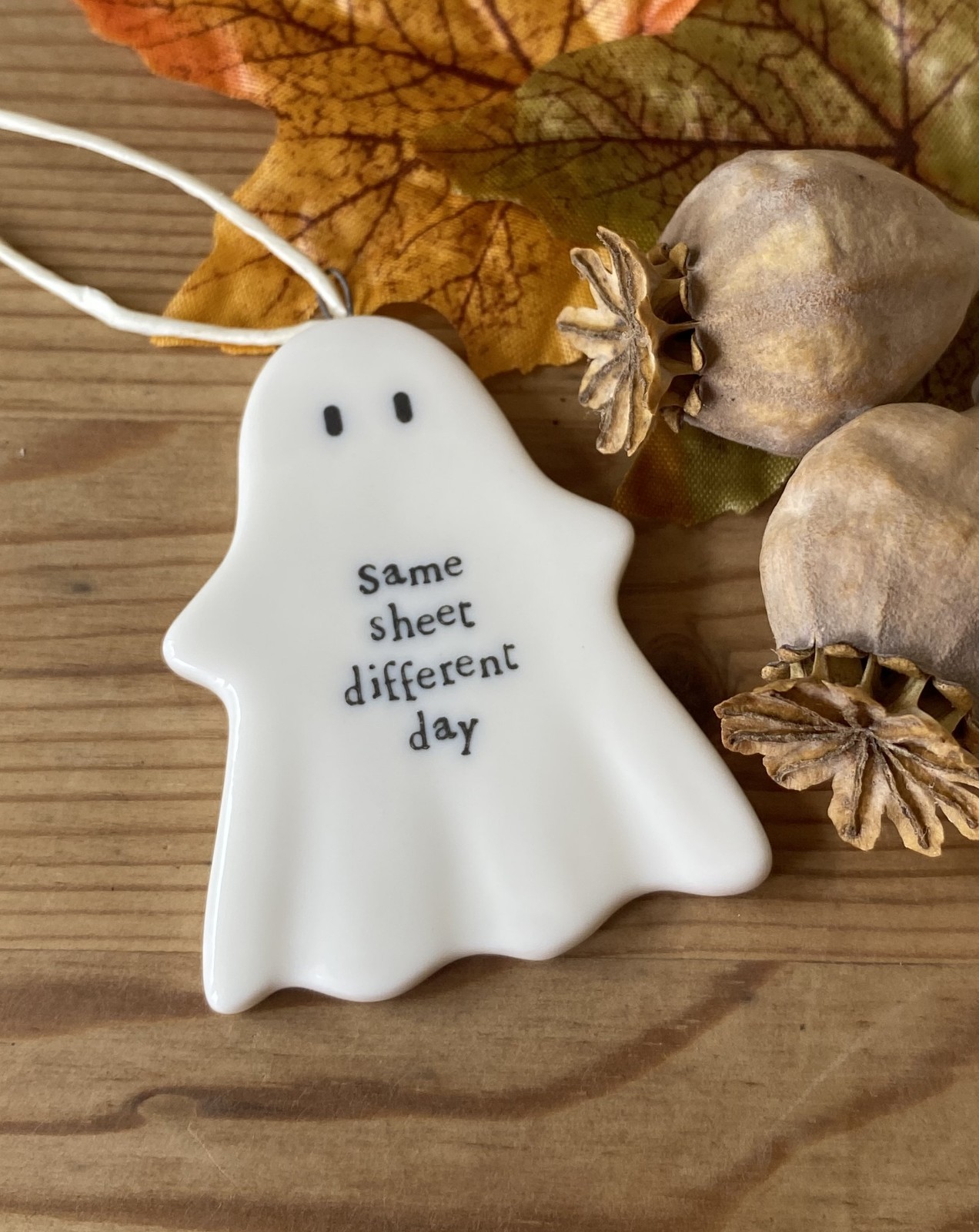 East of India Ceramic Ghost ""Same Sheet"" Halloween Hang Decor Gift 5x4cm
