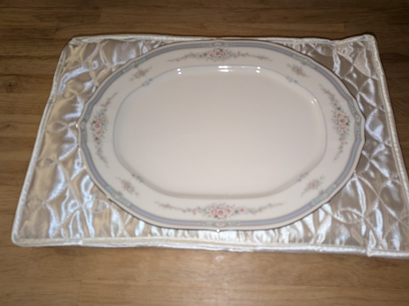 Noritake Rothschild 7293 Oval 14" Serving Platter Ivory China Padded Storage Bag