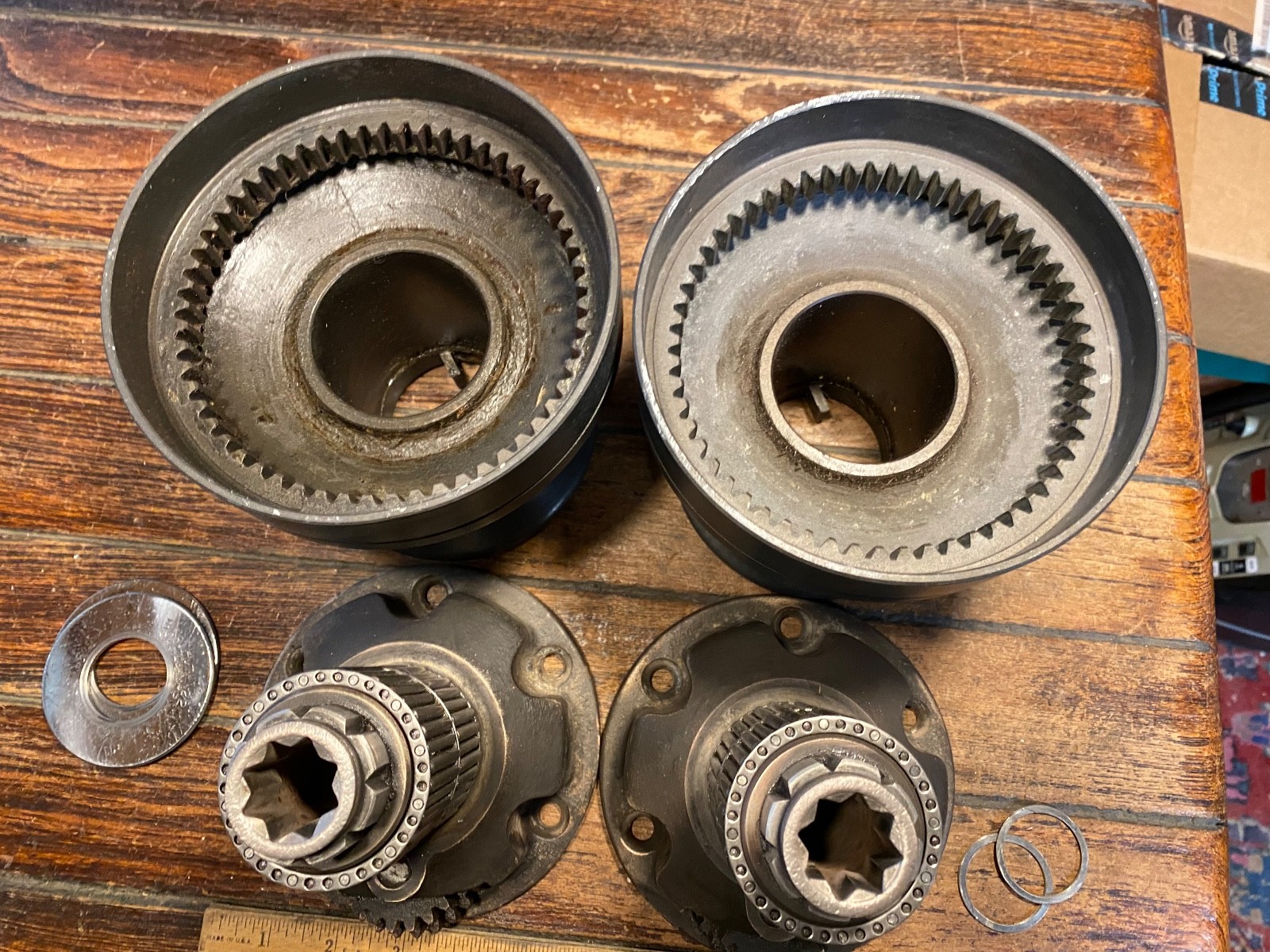 Nice Pair of Barient 22, Two Speed Dark Gray Winches, 35:1 Power Ratio