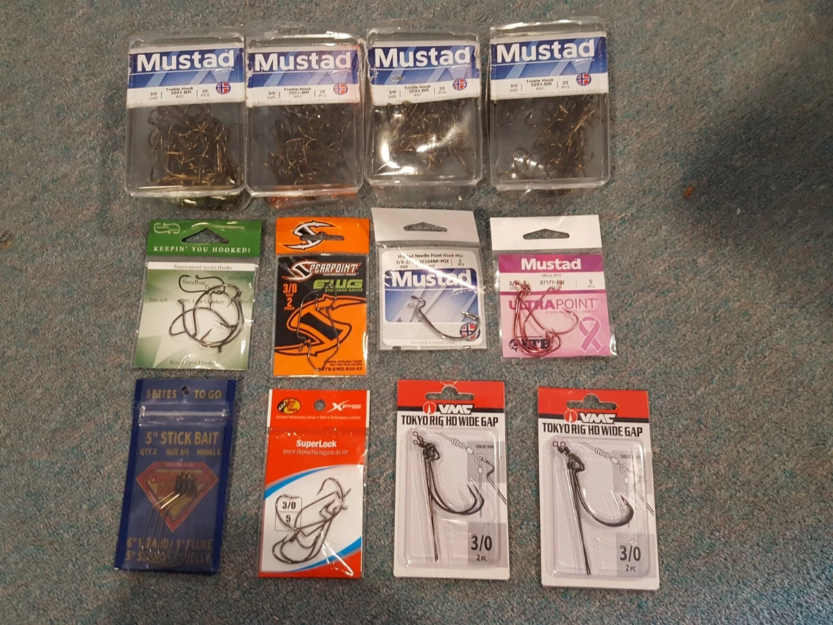 Lot Of 100+ Size 3/0 Fishing Hooks - Assorted Brands / Shapes