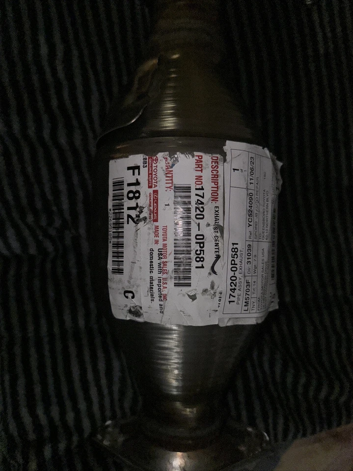 Toyota Highlander XSE 2022 escape (centro de escape) y (escape delantero) OEM Foto 2 de 4