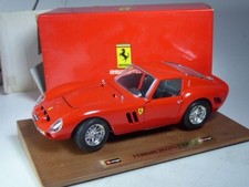 (SB-89) Bburago 3511 Ferrari 250 GTO su base in legno in confezione originale 1:18, raro