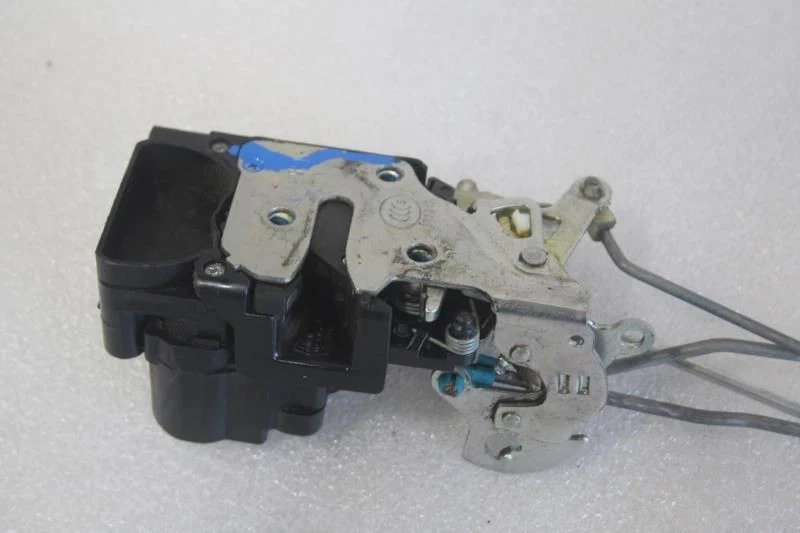 Actuador de bloqueo de pestillo de puerta delantera pasajero derecho Suzuki Reno 2005 2006 2007 2008 Foto 3 de 4