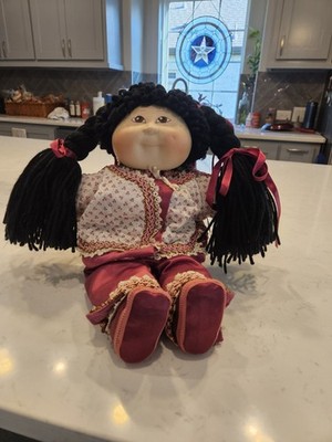 CABBAGE PATCH DOLL--MAI LING  1985 signed by Xavier Roberts