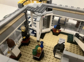 Lego Grand Emporium 10211 Modular Building 100% Complete Creator Expert Set 2010