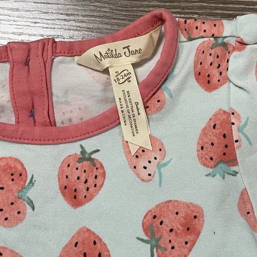 Usado en Excelente Condición Vestido Matilda Jane: 18/24M, Artículo 25914D, Vestido Azul Claro Estampado Fresa - Imagen 4 de 8