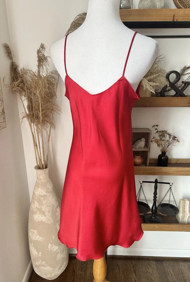 Lencería sin cordones vintage Victoria’s Secret Union hecha en EE. UU. roja sedosa talla pequeña Foto 3 de 4